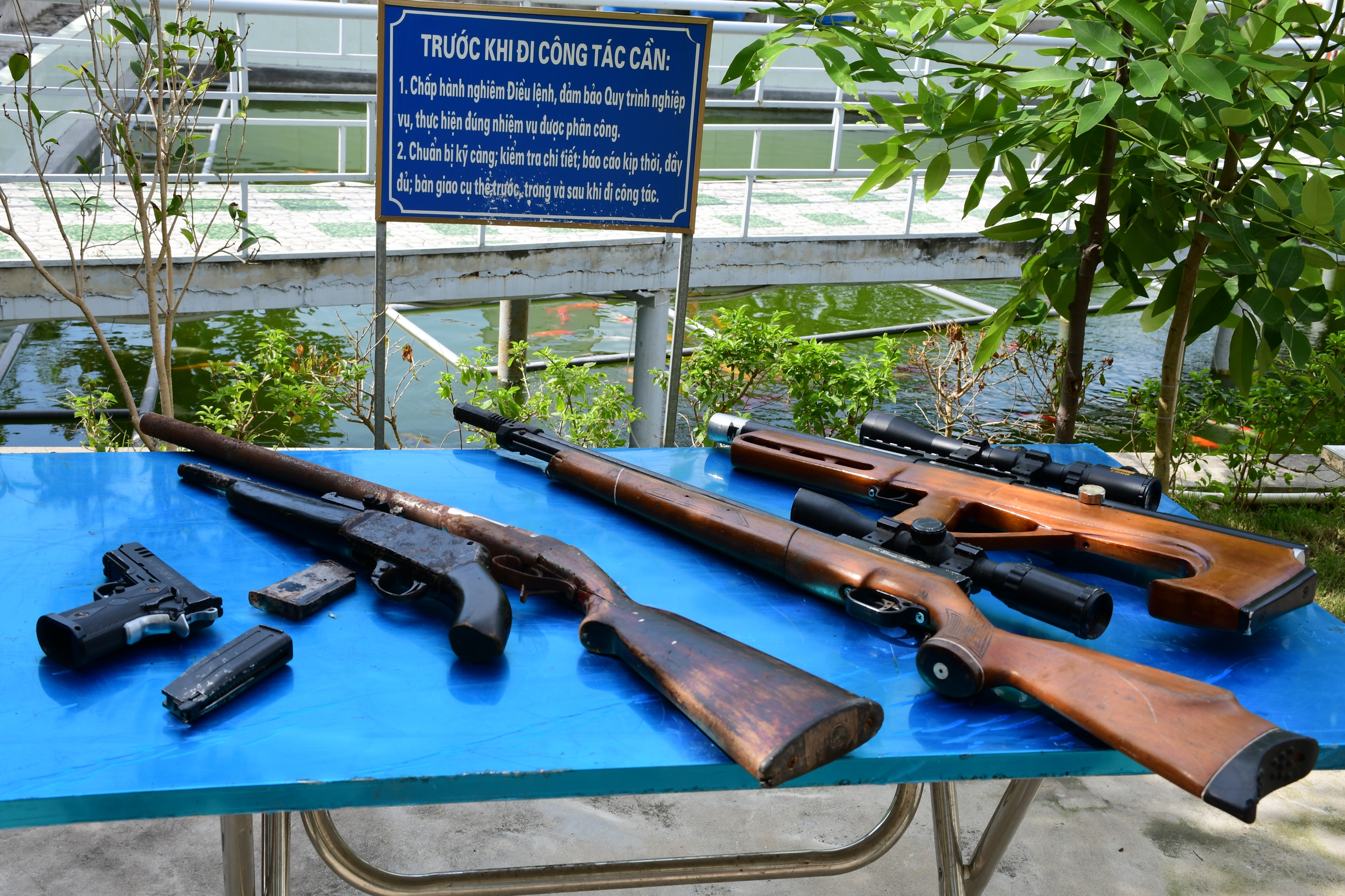 Tích cực vận động nhân dân thu hồi, giao nộp vũ khí, vật liệu nổ